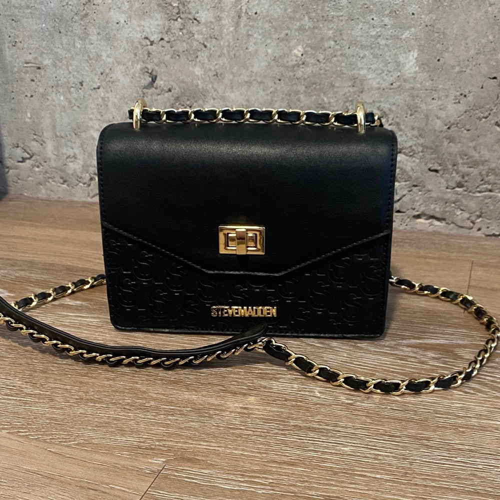 NWOT Steve Madden Black Crossbody Bag with Gold Chain